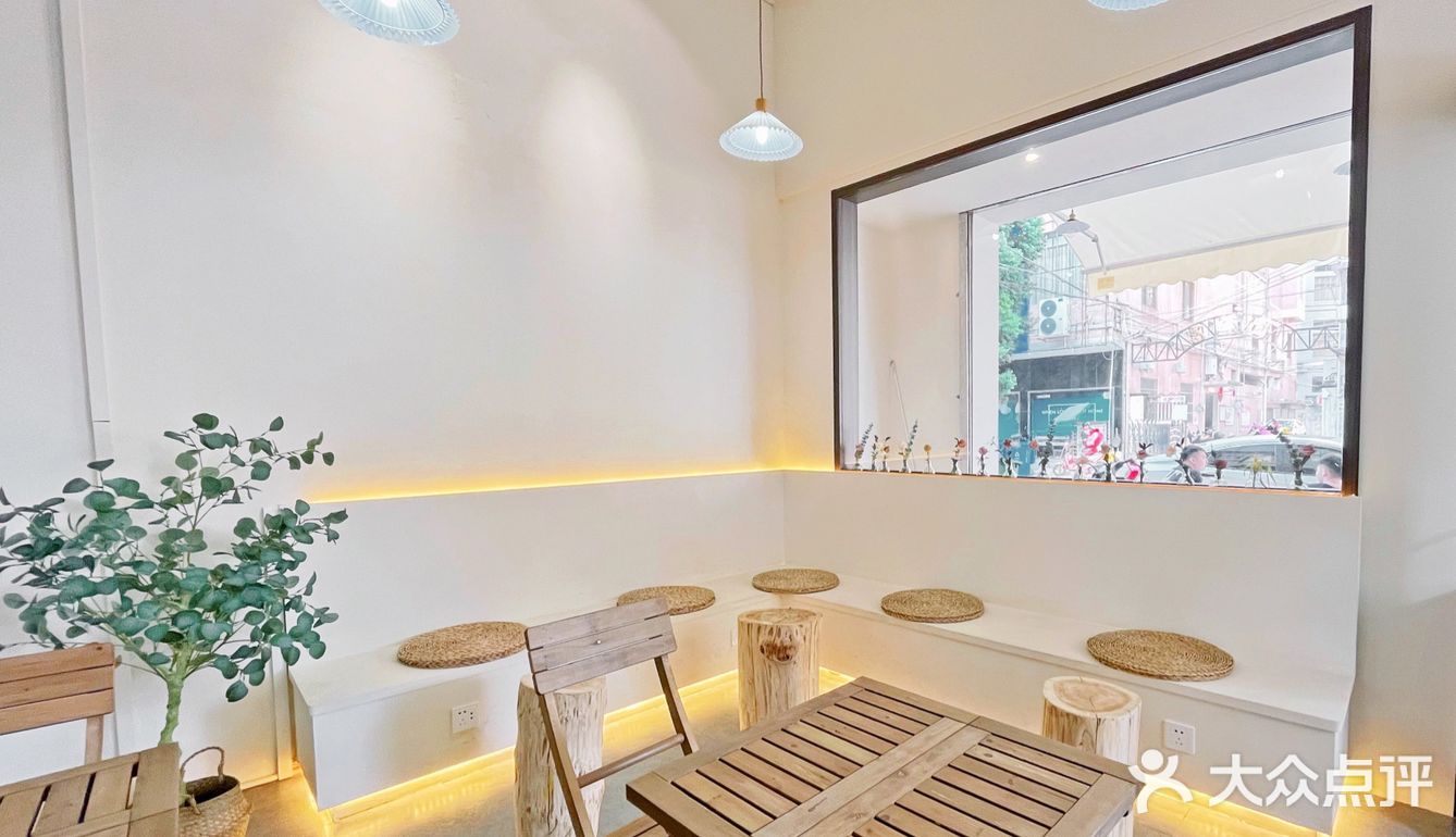 一间名为【树下】的咖啡店
