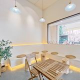 一间名为【树下】的咖啡店