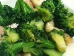 西兰花炒菱角-刘胖子家常菜·蹄花焖藕(中南店)