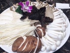 菌菇拼盘-秦宝雪花牛肉养生火锅(大兴九臻店)
