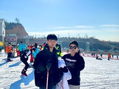 -采薇庄园四季滑雪场