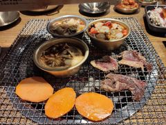 -鑫釜山海鲜烧烤(鑫丰国际店)