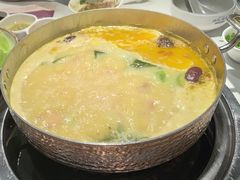 -洪氏嗨捞·广东猪肚鸡·椰子鸡火锅(西咸万象城店)
