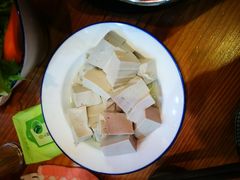 -野山舂·贵州现舂酸汤火锅(鸿通城店)