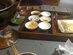 -围炉肉舍•炭烤活鳗•丹东海鲜烤肉(步行街店)