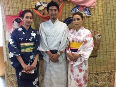-东京都浅草樱花和服租赁店