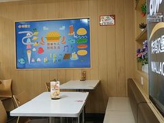 大堂-华莱士·全鸡汉堡(艳粉店)