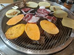 -围炉肉舍•炭烤活鳗•丹东海鲜烤肉(步行街店)