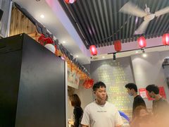 大堂-爆炸头阿姨小四川正宗川味小吃(无任何分店)
