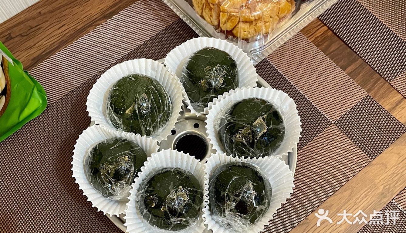 馄炖 鸡蛋饼 大蒜鸡蛋 青团都不错呦