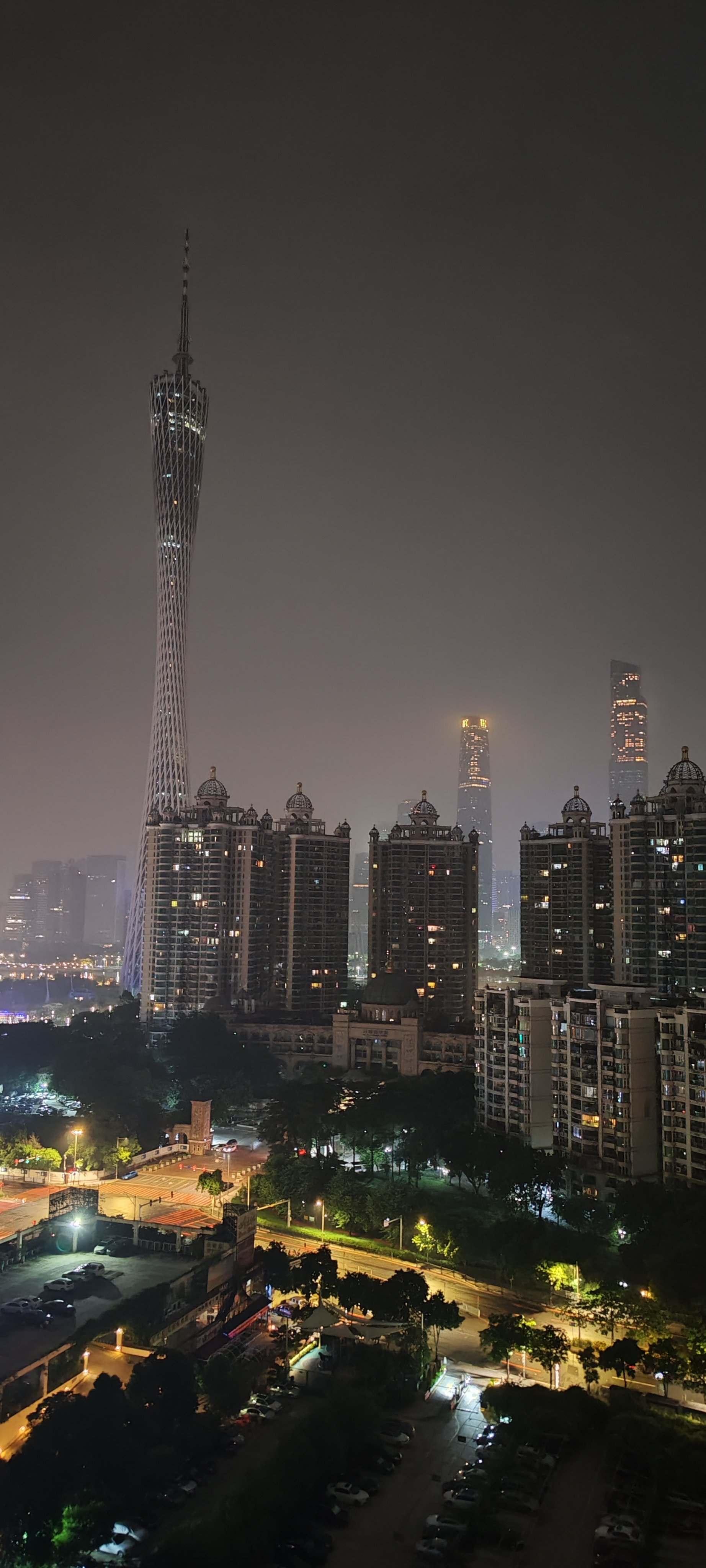 高塔夜景图片