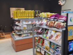 -全家便利店(江湾镇站店)