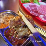 夏季夜生活最大的快乐就是下班后和小姐妹去吃烤肉！