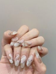 -花岐款式专研健康美甲沙龙
