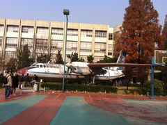 篮球场边上的飞机-南京航空航天大学(明故宫校区)