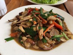腊肉炒牛肝菌-翕庐小苑