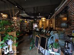 大堂-初见咖啡(青大路店)