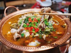 -沪小二炭火蛙锅(淮海中路美食不夜城店)