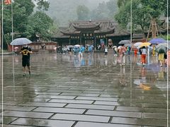 -峨眉山报国寺