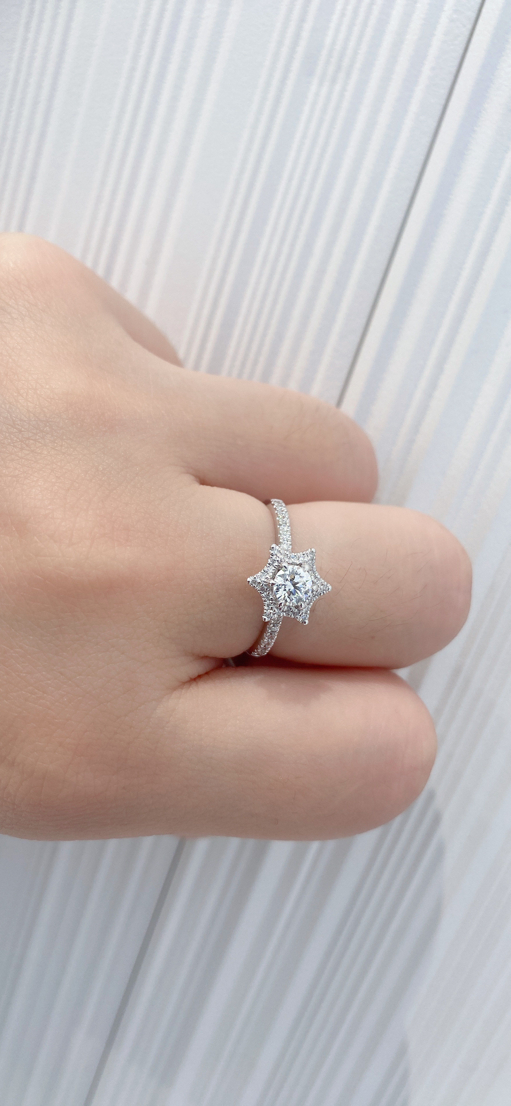 好看的克徕帝六芒星钻戒
you ar