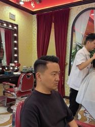 -东方先生国潮男士理发馆