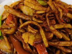 茶树菇炒腊肉-红旗饭庄
