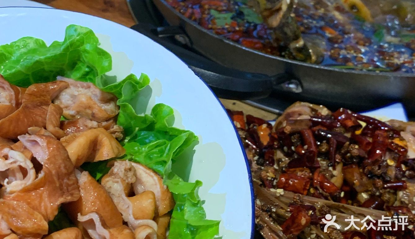 昆明🐟不能没吃过美味的老坛酸菜鱼苗火锅