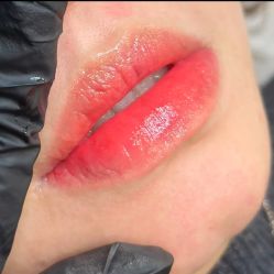 -林小西 · 专业半永久纹眉