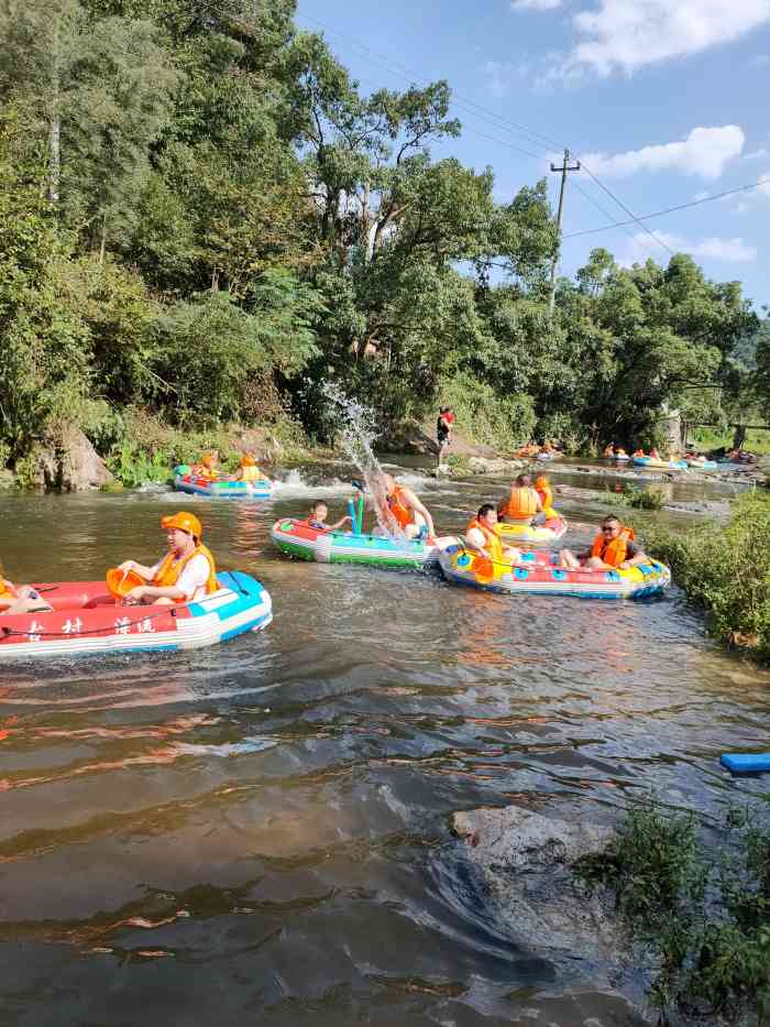 岩头古村漂流-"这个是必玩项呀,下去就湿光了,橡皮艇里也.
