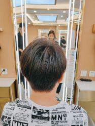 -一東造型烫发染发
