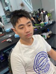 -15C7 男士理发馆 烫染专业店