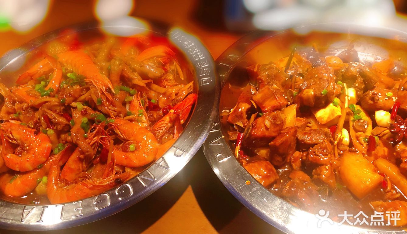 这次就两种一起吧，肉蟹煲是大家最爱必点的，螃蟹肥美