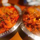 这次就两种一起吧，肉蟹煲是大家最爱必点的，螃蟹肥美