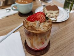 草莓拿铁-十一咖啡(青年大街工厂店)