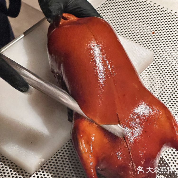在广州‼️也能吃上地道的北京烤鸭[得意]