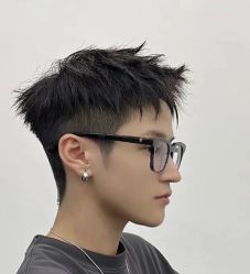 -BULB STUDIO 巴柏明星发型工作室