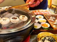 -围炉肉舍•炭烤活鳗•丹东海鲜烤肉(步行街店)