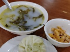 -胡成记口蘑龙眼包子(盐道街店)