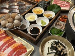 -围炉肉舍•炭烤活鳗•丹东海鲜烤肉(步行街店)