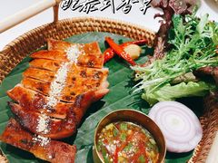 碳烤厚切猪颈肉配泰式香草-KEAAMI 摩登泰 by TIAGO(颐堤港店)