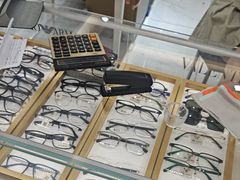 -美式眼镜·授权蔡司.依视路.尼康.豪雅.明月(人民广场店)