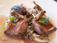 碳烤乳鸽，甜豆，旱金莲醋汁-Jean Georges