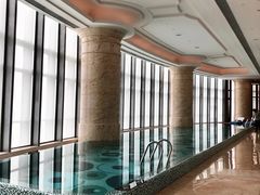 -珠海瑞吉酒店游泳池