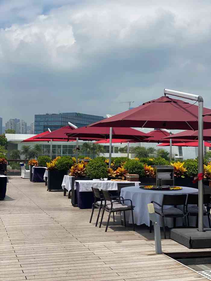 春满园(龙楹湾店)-"在户外喝早茶环境超好超开心!还有小姐姐.