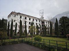 -四川汶川特大地震漩口中学遗址