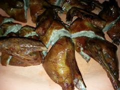 炸乳鸽-伍月花酒楼