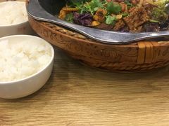-愉肴麻辣香锅(中山路店)