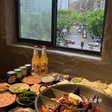 一边吃火锅，一边撸猫是种什么体验！