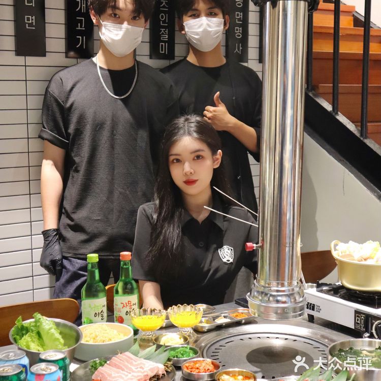 冲着180帅哥店员来的 最后却被烤肉征服!