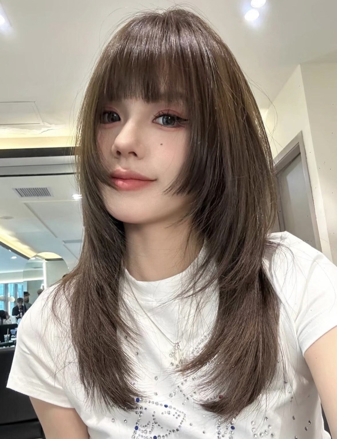 时尚发型笔记,层次感中长发搭配齐刘海